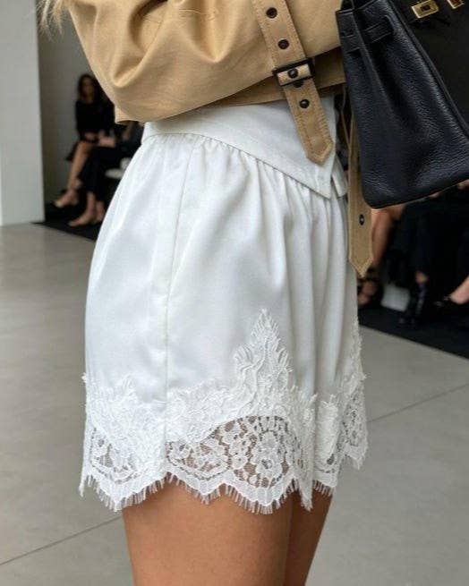 Lace Hem Elastic Waist Solid Loungewear Shorts