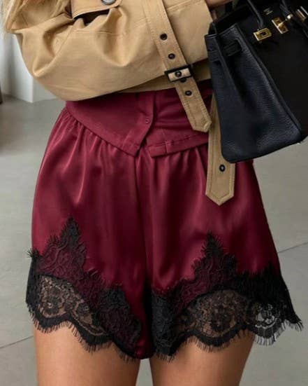 Lace Hem Elastic Waist Solid Loungewear Shorts