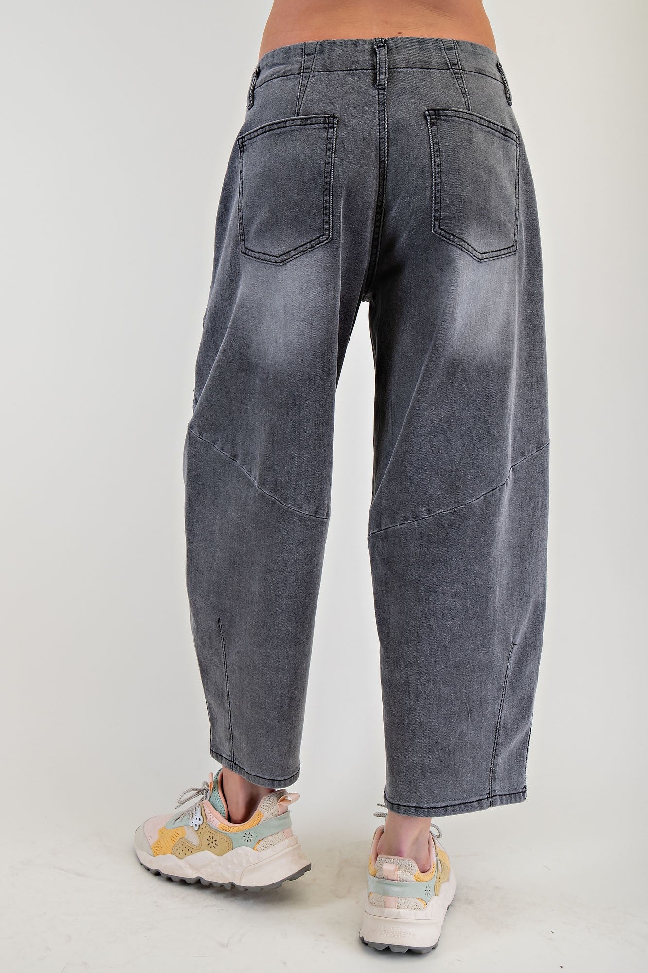 Washed Flower Patch Barrel Denim Pants